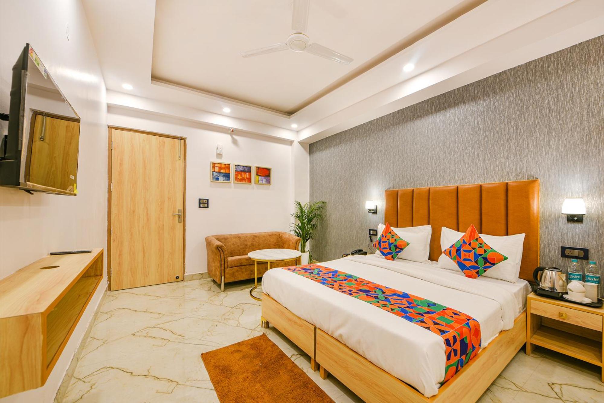 Fabhotel Tree House - Nr Yashobhoomi Convention Centre Hotel