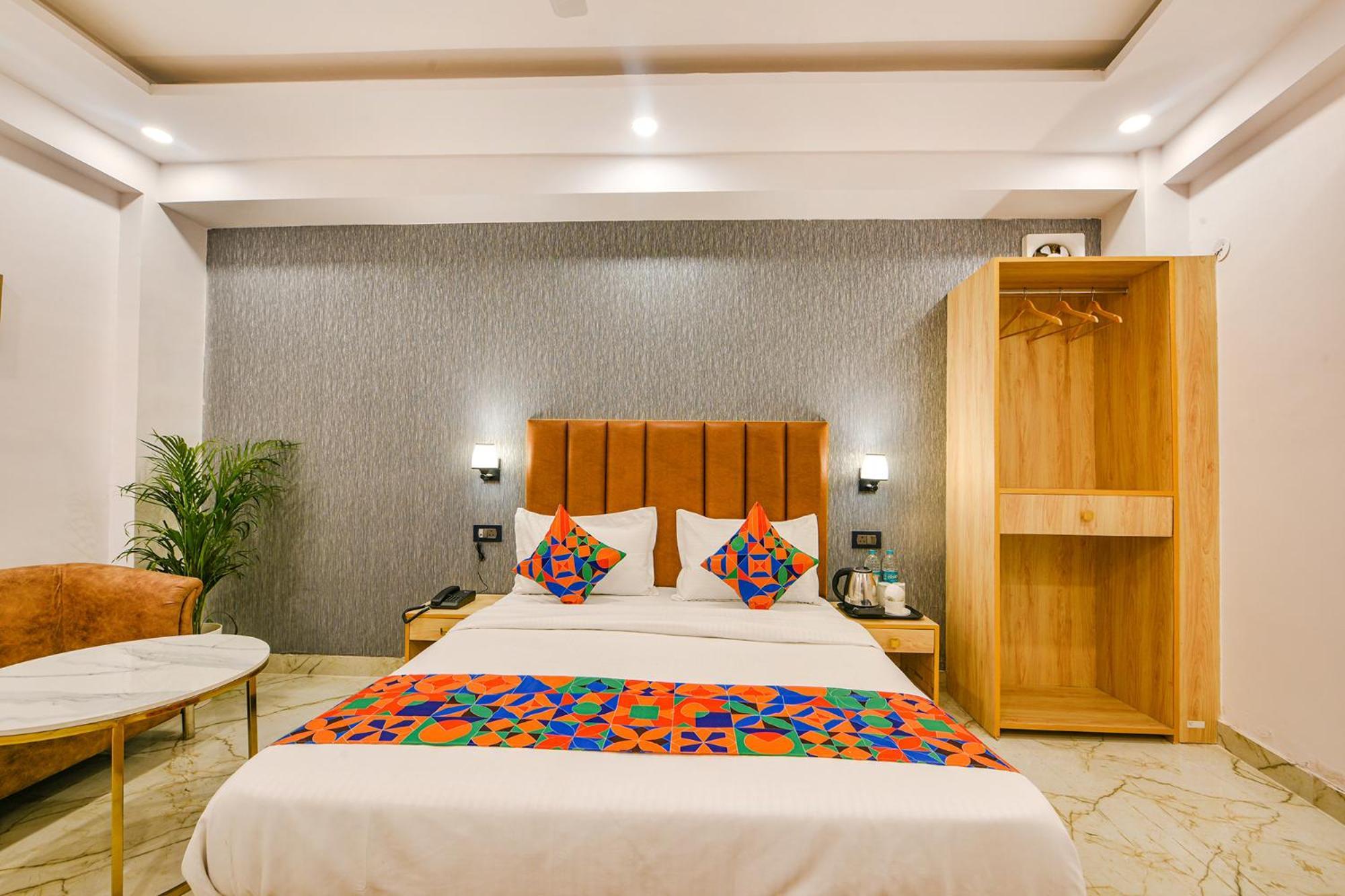 Fabhotel Tree House - Nr Yashobhoomi Convention Centre Hotel