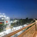 Fabhotel Tree House - Nr Yashobhoomi Convention Centre