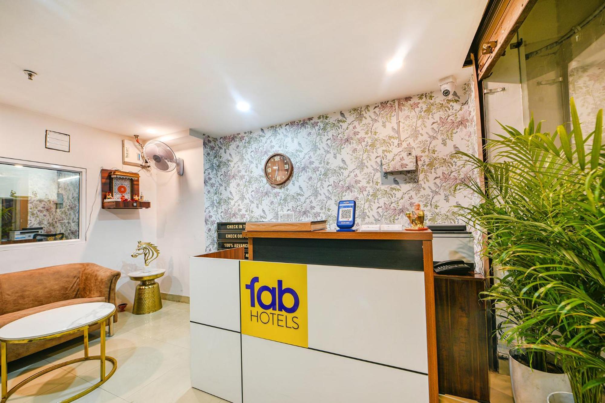 Fabhotel Tree House - Nr Yashobhoomi Convention Centre Hotel 3*