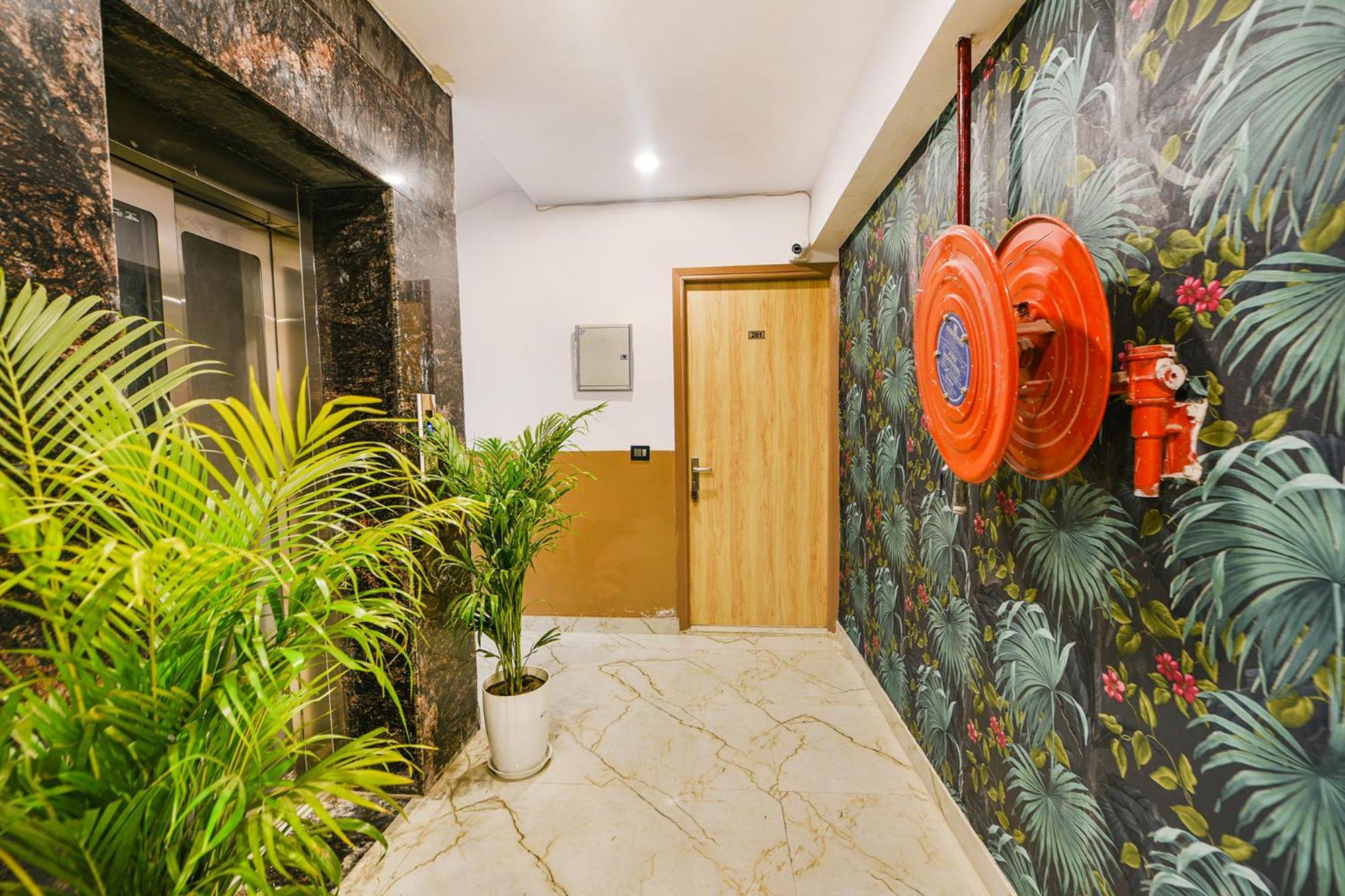 Hotel Fabhotel Tree House - Nr Yashobhoomi Convention Centre New Delhi
