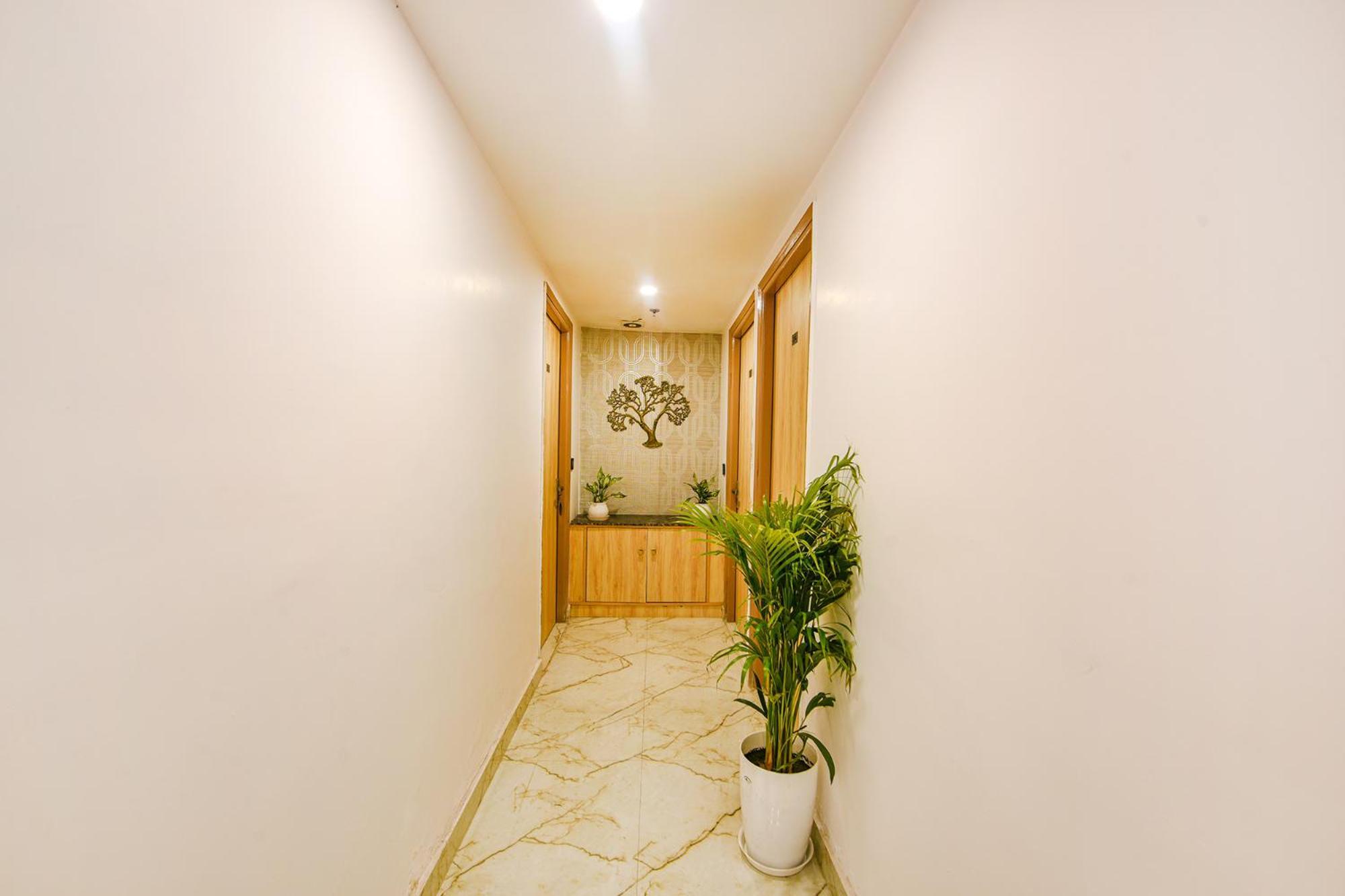 Hotel Fabhotel Tree House - Nr Yashobhoomi Convention Centre New Delhi