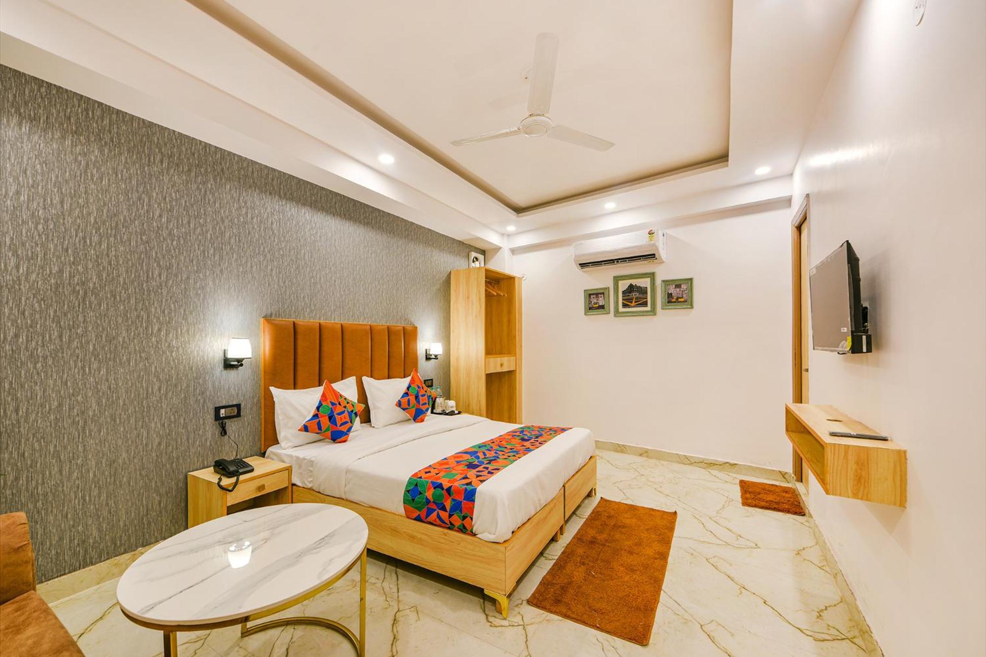 Fabhotel Tree House - Nr Yashobhoomi Convention Centre New Delhi