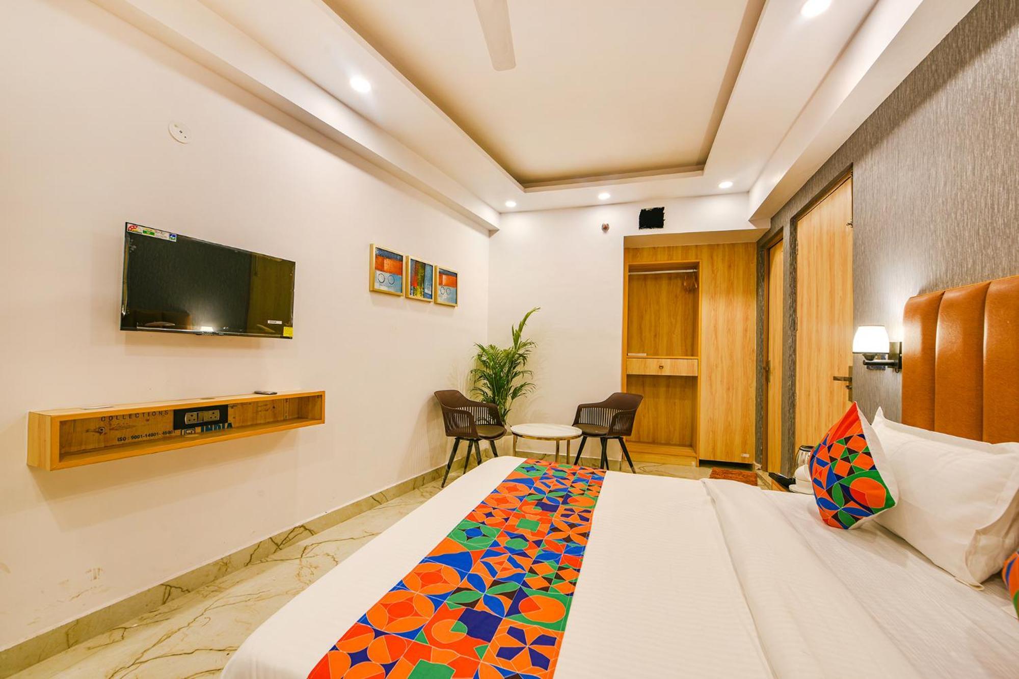 Fabhotel Tree House - Nr Yashobhoomi Convention Centre Hotel 3*