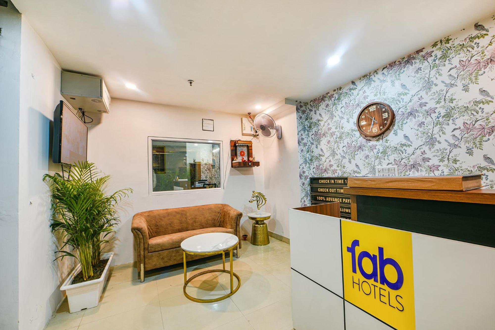 Fabhotel Tree House - Nr Yashobhoomi Convention Centre 3*