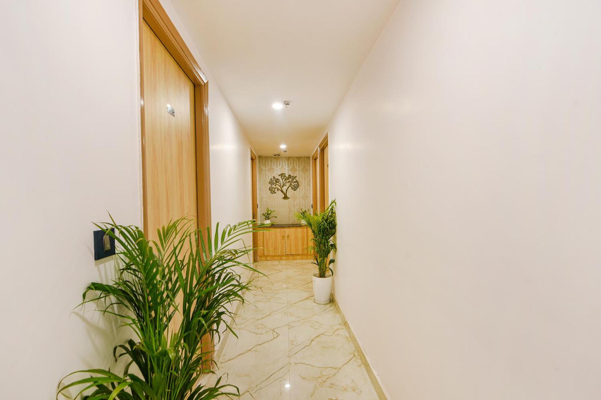 Fabhotel Tree House - Nr Yashobhoomi Convention Centre Hotel